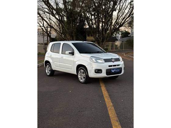 FIAT UNO 1.0 EVO ATTRACTIVE 8V FLEX 4P MANUAL FIAT UNO 1.0 EVO ATTRACTIVE 8V FLEX 4P MANUAL